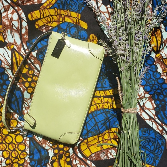 NWOT Things Remembered wristlet /clutch - Picture 1 of 3